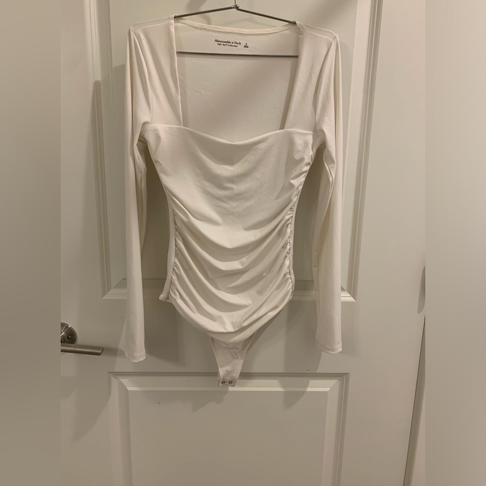 Abercrombie & Fitch white long sleeve bodysuit with ruched detailing size small